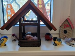 Letí, letí vrabeček, v zobáčku má drobeček