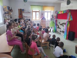 DIVADLO KOLOBĚŽKA - ŠEL ZAHRADNÍK DO ZAHRADY